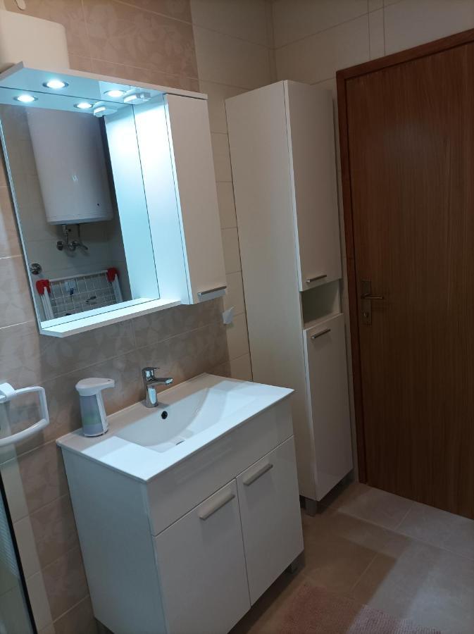 Apartman Periska Vir Exterior foto
