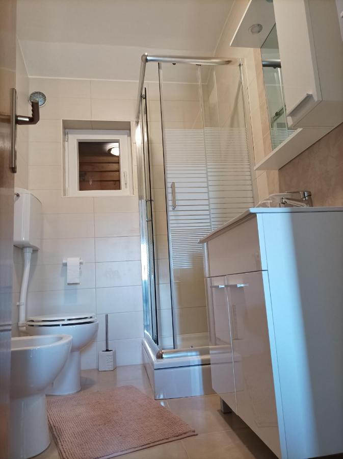 Apartman Periska Vir Exterior foto